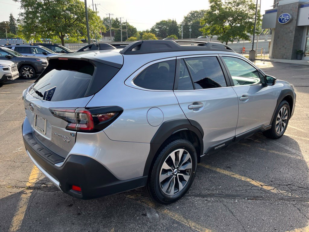 Certified 2024 Subaru Outback Limited XT AWD/4WD image 3
