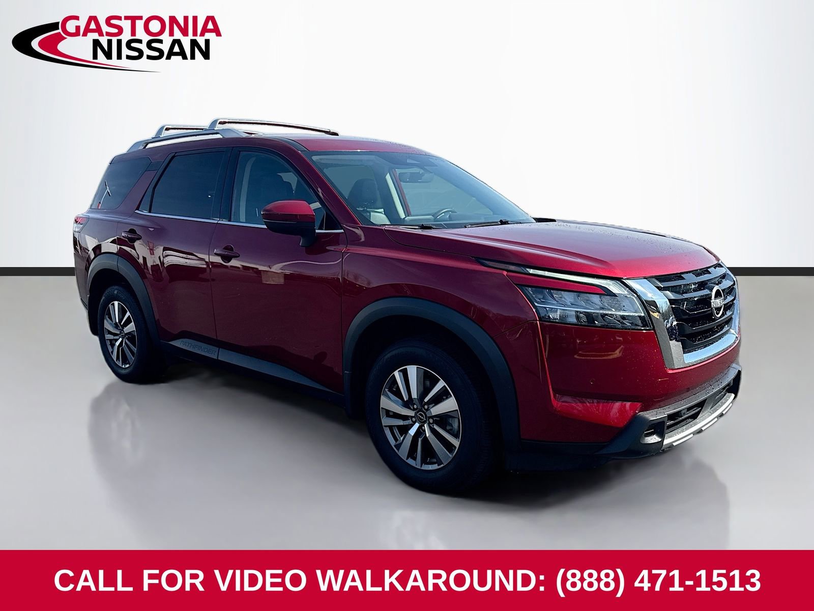 Used 2024 Nissan Pathfinder SL image 1