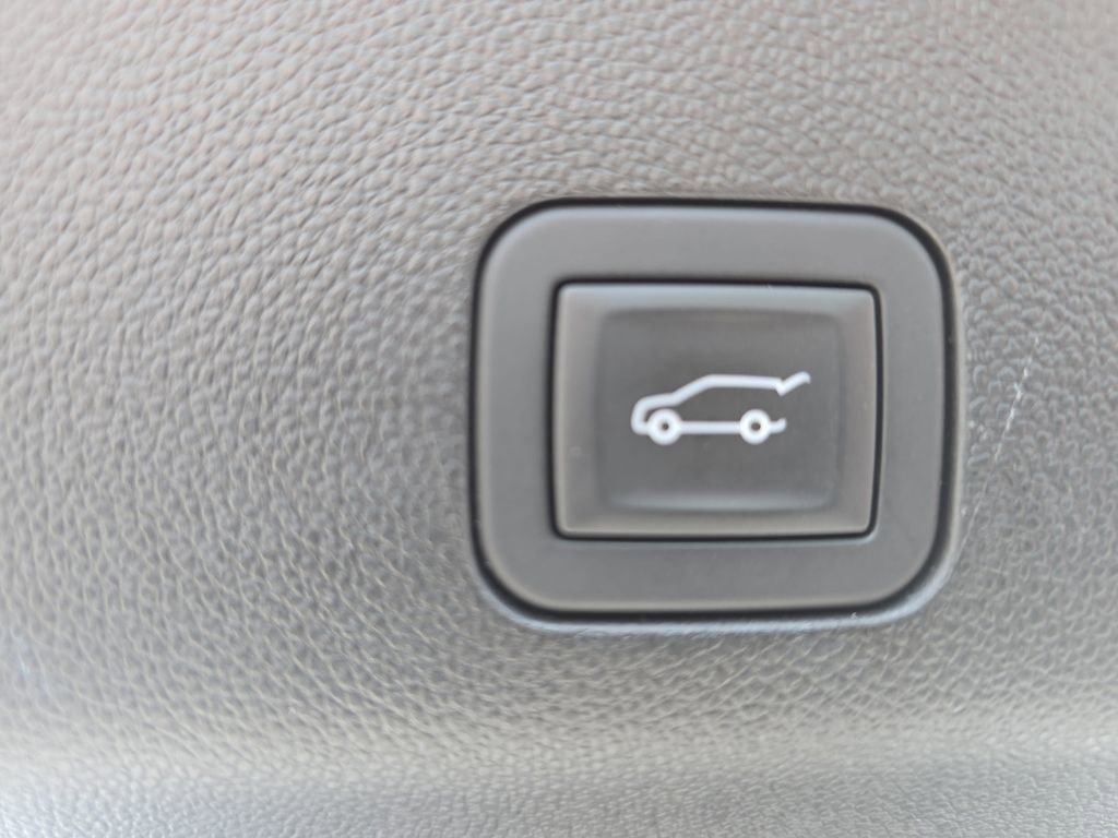 Used 2025 Chevrolet Tahoe LT AWD/4WD image 13
