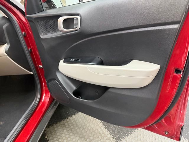 Certified 2024 Hyundai Venue SEL image 39