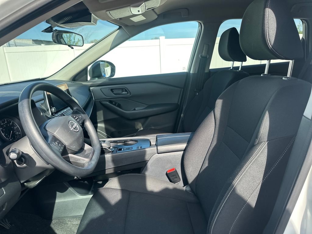 Used 2025 Nissan Rogue S FWD image 16