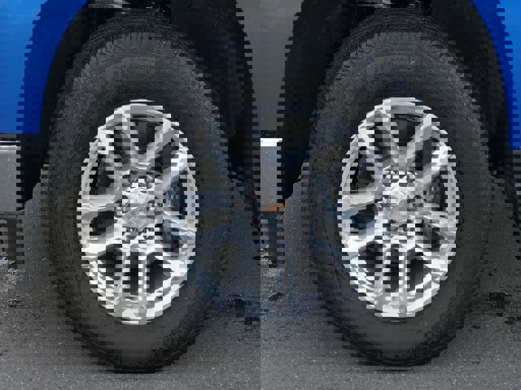 Used 2025 Chevrolet Silverado 1500 LT image 12