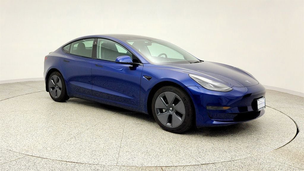 Used 2023 Tesla Model 3 Standard Range image 3