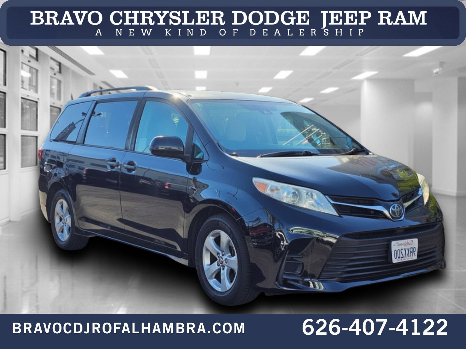 Used 2018 Toyota Sienna LE w/ Carpet Mat Package FWD video 1