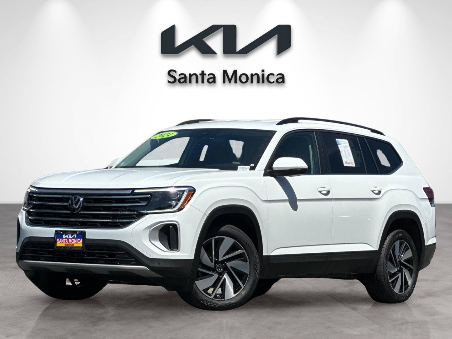 Used 2024 Volkswagen Atlas SE AWD/4WD image 2