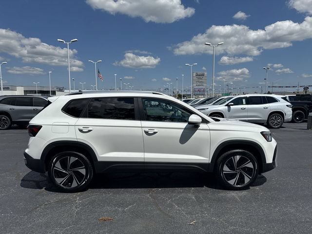 Used 2025 Volkswagen Taos SE AWD/4WD image 6