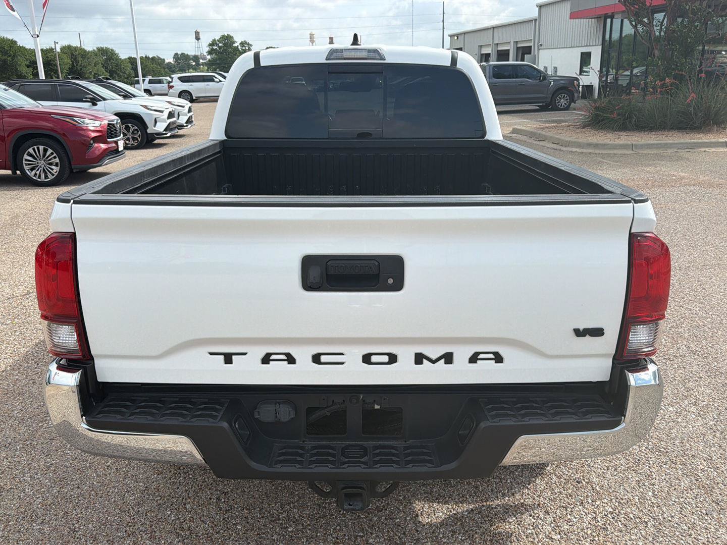 Used 2022 Toyota Tacoma SR5 RWD image 4