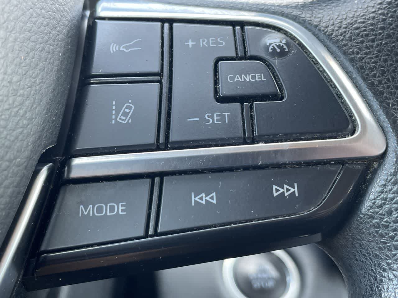 Used 2021 Toyota Highlander L AWD/4WD image 28