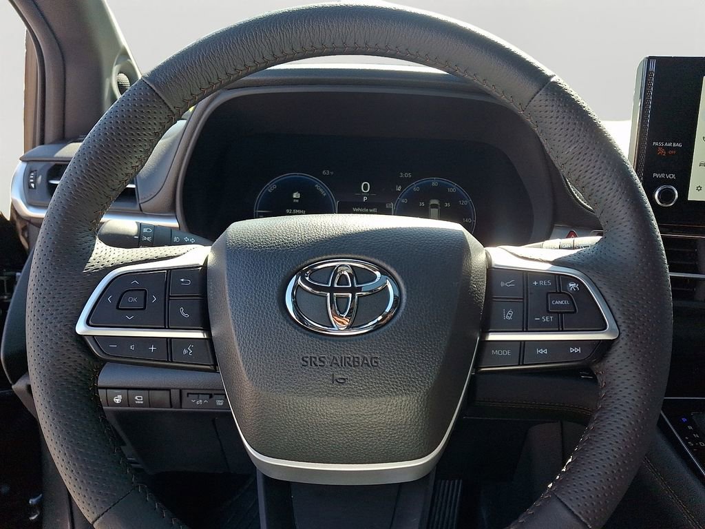 Used 2025 Toyota Sienna Platinum image 20