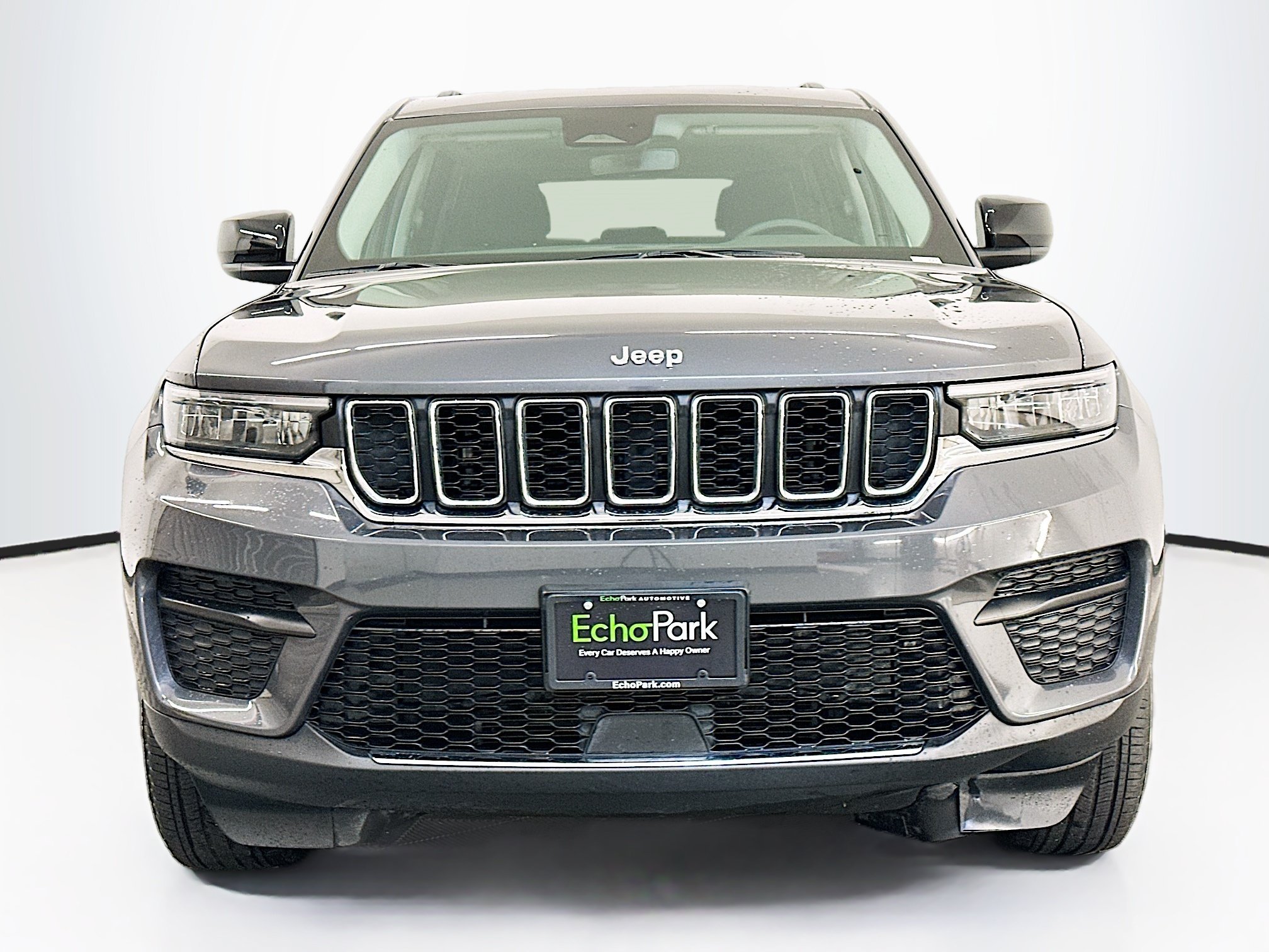 Used 2023 Jeep Grand Cherokee Laredo X AWD/4WD image 2