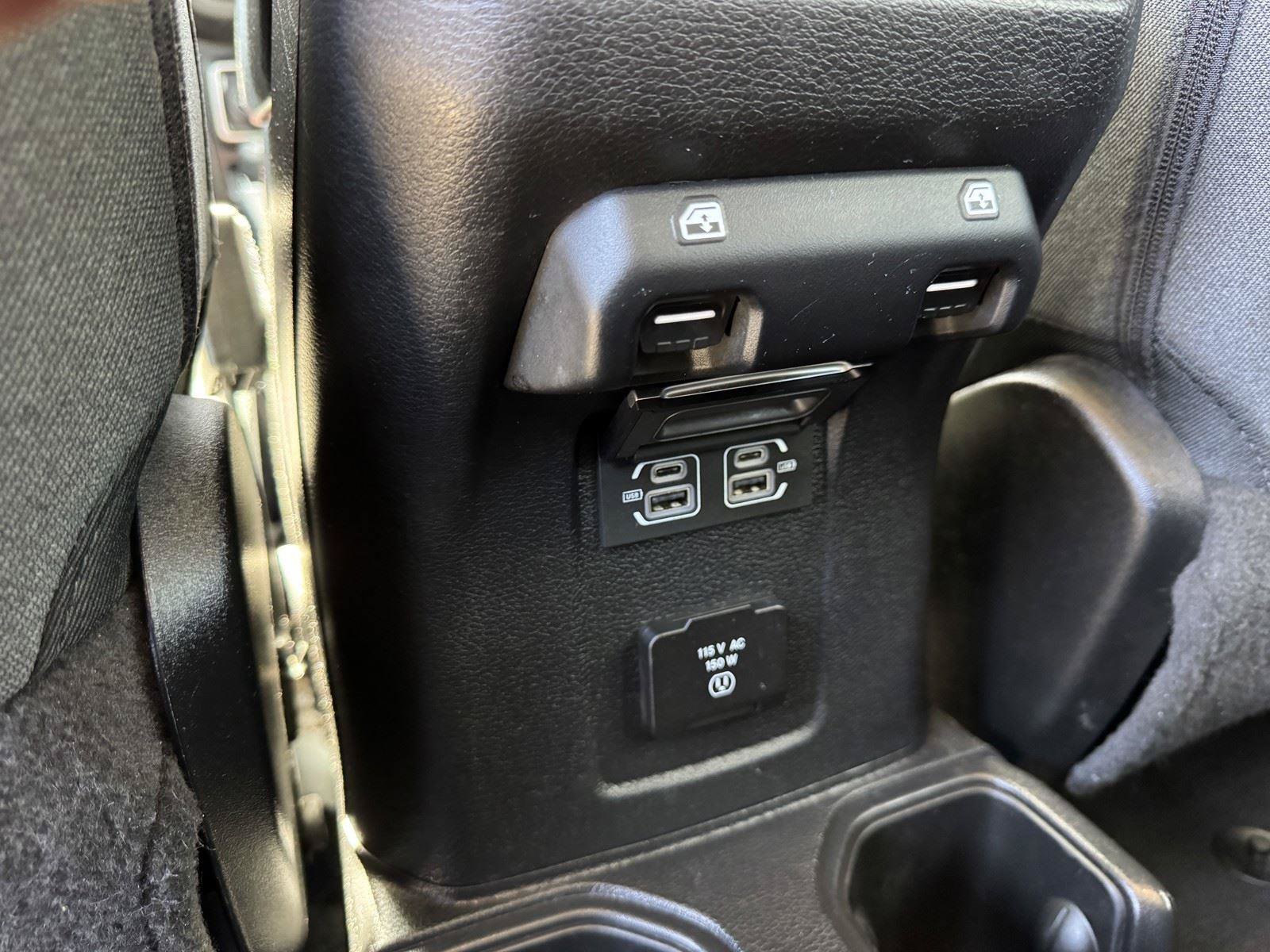 Used 2025 Jeep Wrangler Unlimited Sahara AWD/4WD image 18