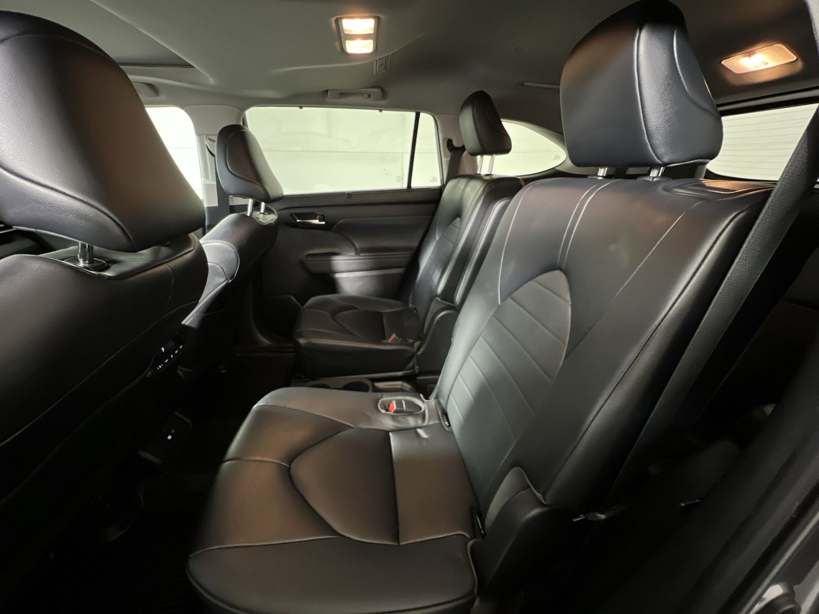 Used 2023 Toyota Highlander XLE FWD image 22