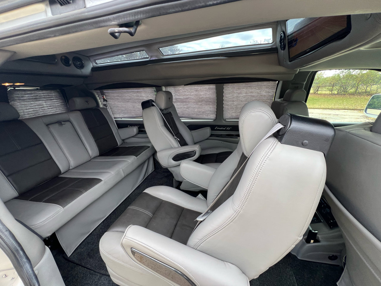 Used 2018 Chevrolet Express 2500 w/ Enhanced Convenience Package image 55