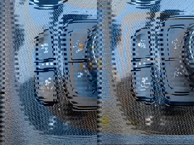 Used 2023 GMC Acadia AT4 w/ Technology Package image 18