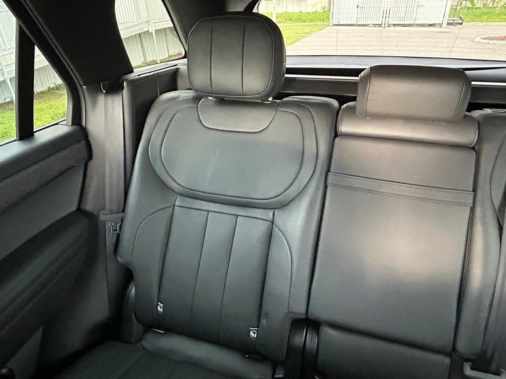 Used 2025 Land Rover Range Rover Sport SE AWD/4WD image 12