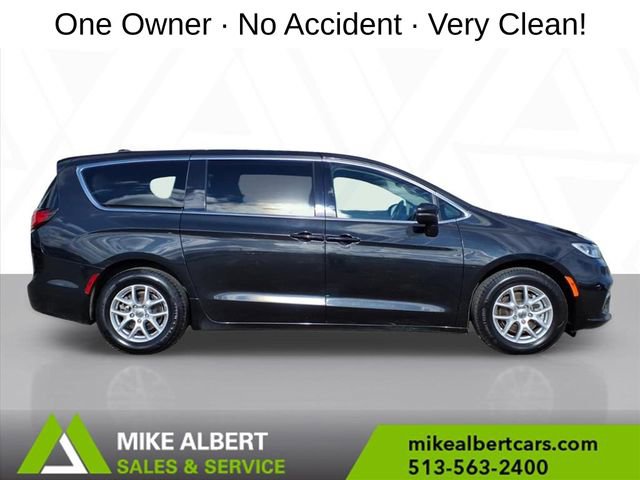 Used 2023 Chrysler Pacifica Touring-L FWD image 8