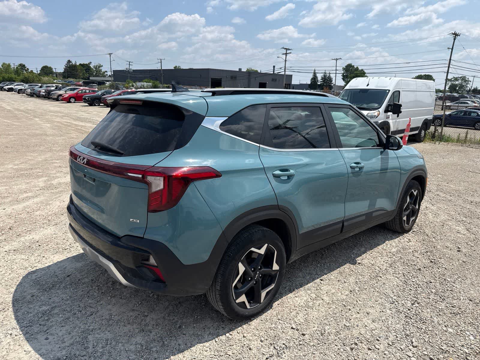 Used 2024 Kia Seltos EX AWD/4WD image 3