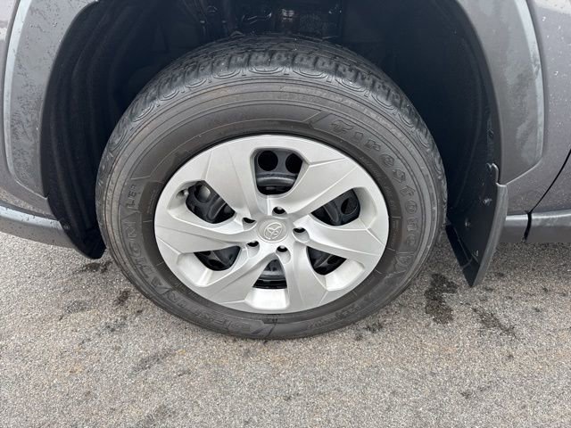 Used 2023 Toyota RAV4 LE image 17