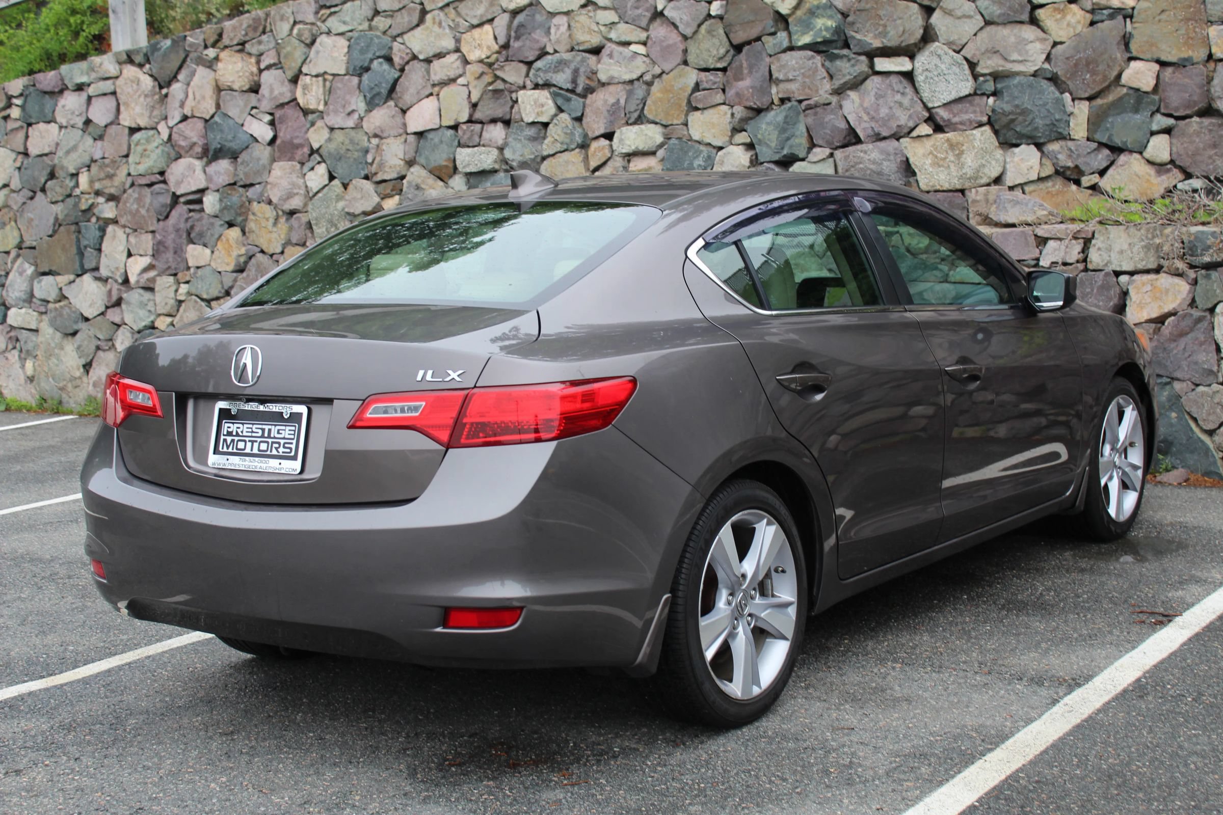 Used 2014 Acura ILX w/ Technology Package FWD image 9