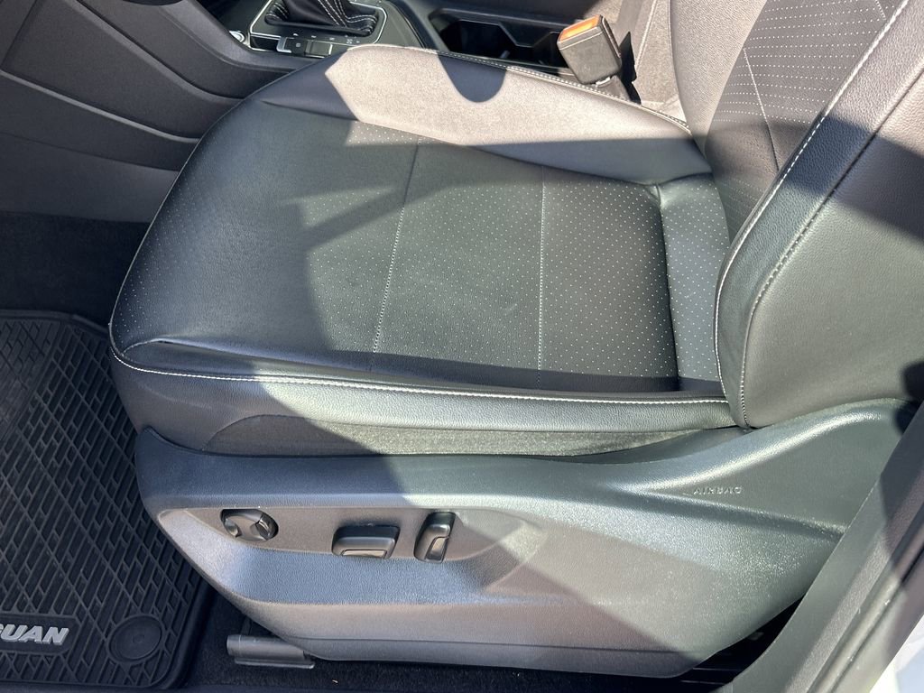 Used 2021 Volkswagen Tiguan SE R-Line image 19