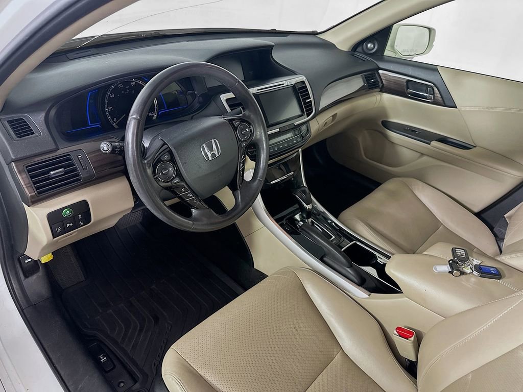 Used 2017 Honda Accord Touring image 30