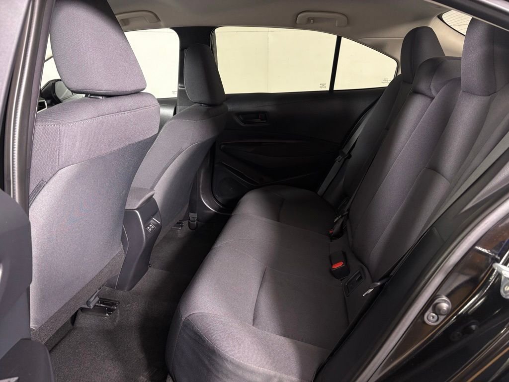Used 2025 Toyota Corolla LE FWD image 31
