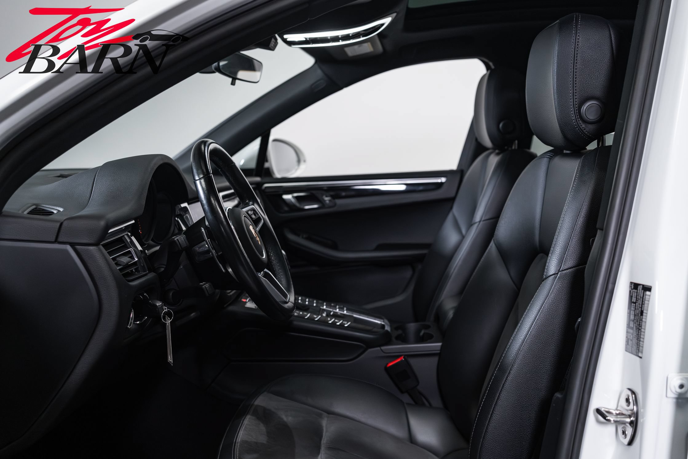 Used 2021 Porsche Macan AWD/4WD image 22