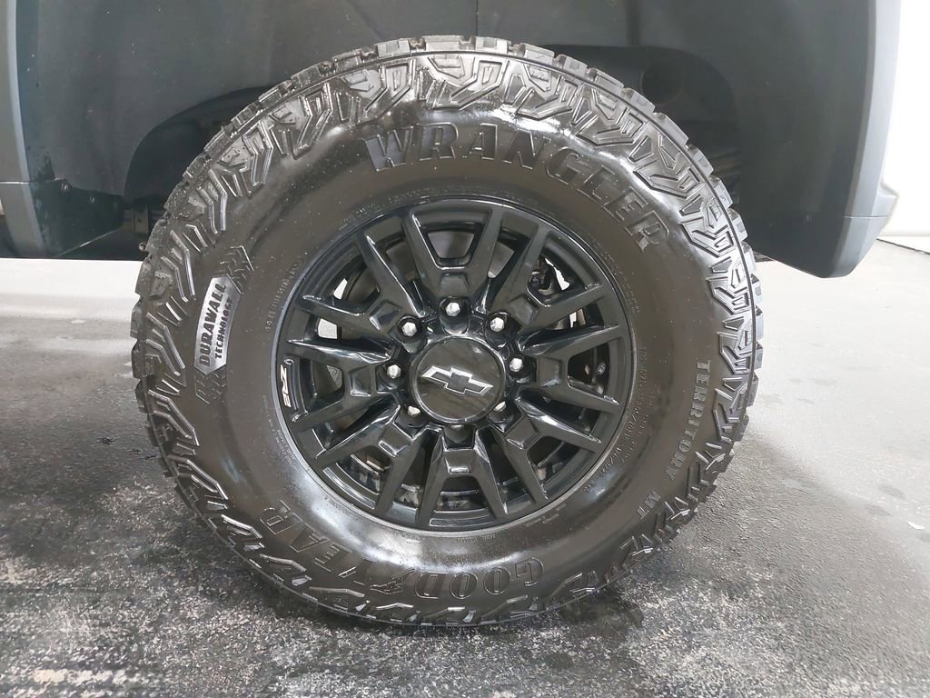 Used 2024 Chevrolet Silverado 2500 ZR2 w/ Technology Package AWD/4WD image 34