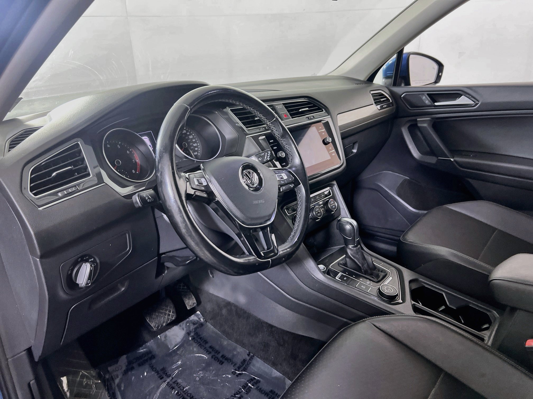 Used 2018 Volkswagen Tiguan SEL AWD/4WD image 9
