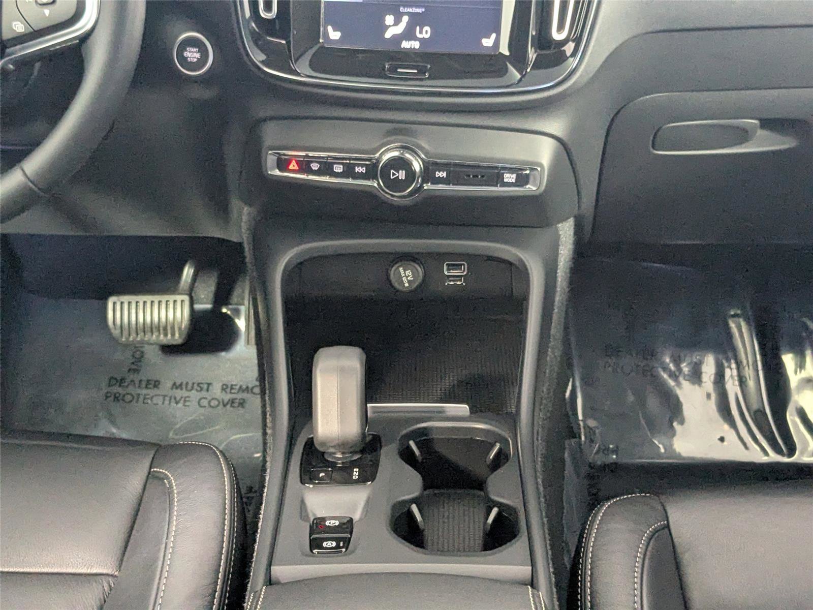 Used 2022 Volvo XC40 T5 Momentum image 37