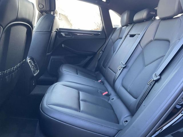 Certified 2025 Porsche Macan image 15