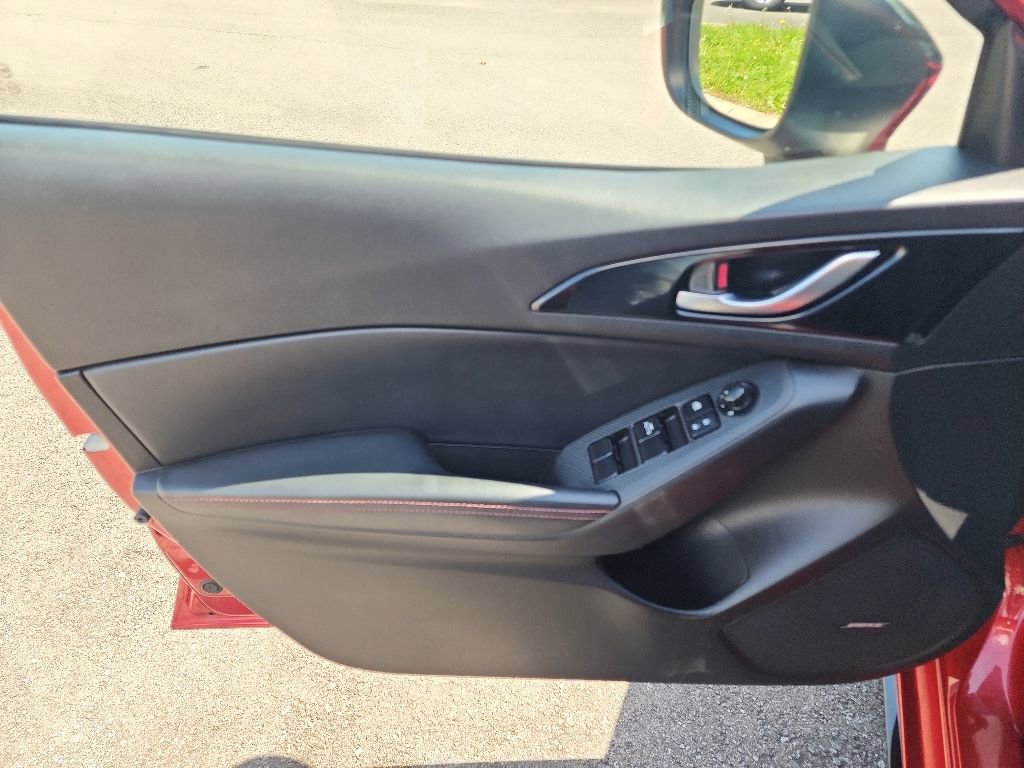 Used 2016 MAZDA MAZDA3 s Grand Touring w/ Technology Package FWD image 14
