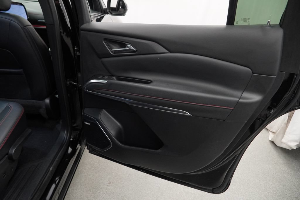 Used 2024 Chevrolet Traverse RS w/ LPO, Floor Liner Package AWD/4WD image 31