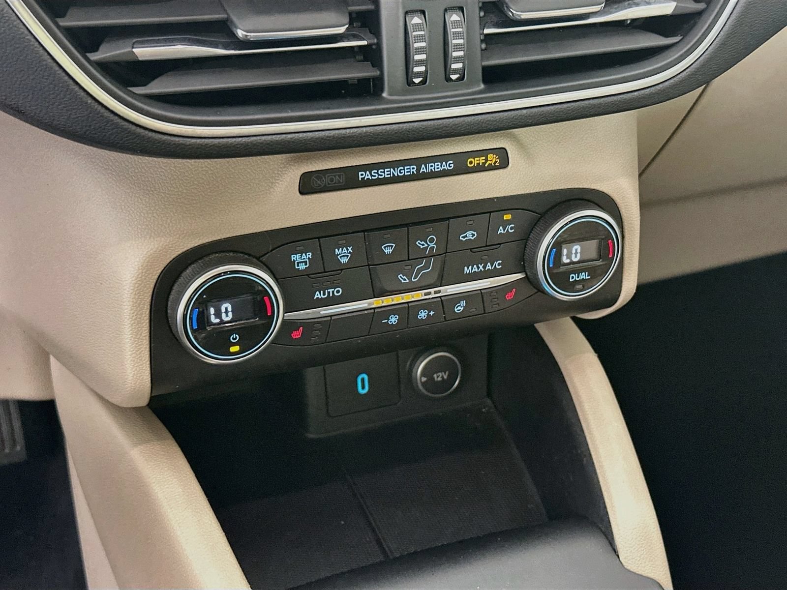 Used 2020 Ford Escape Titanium AWD/4WD image 16