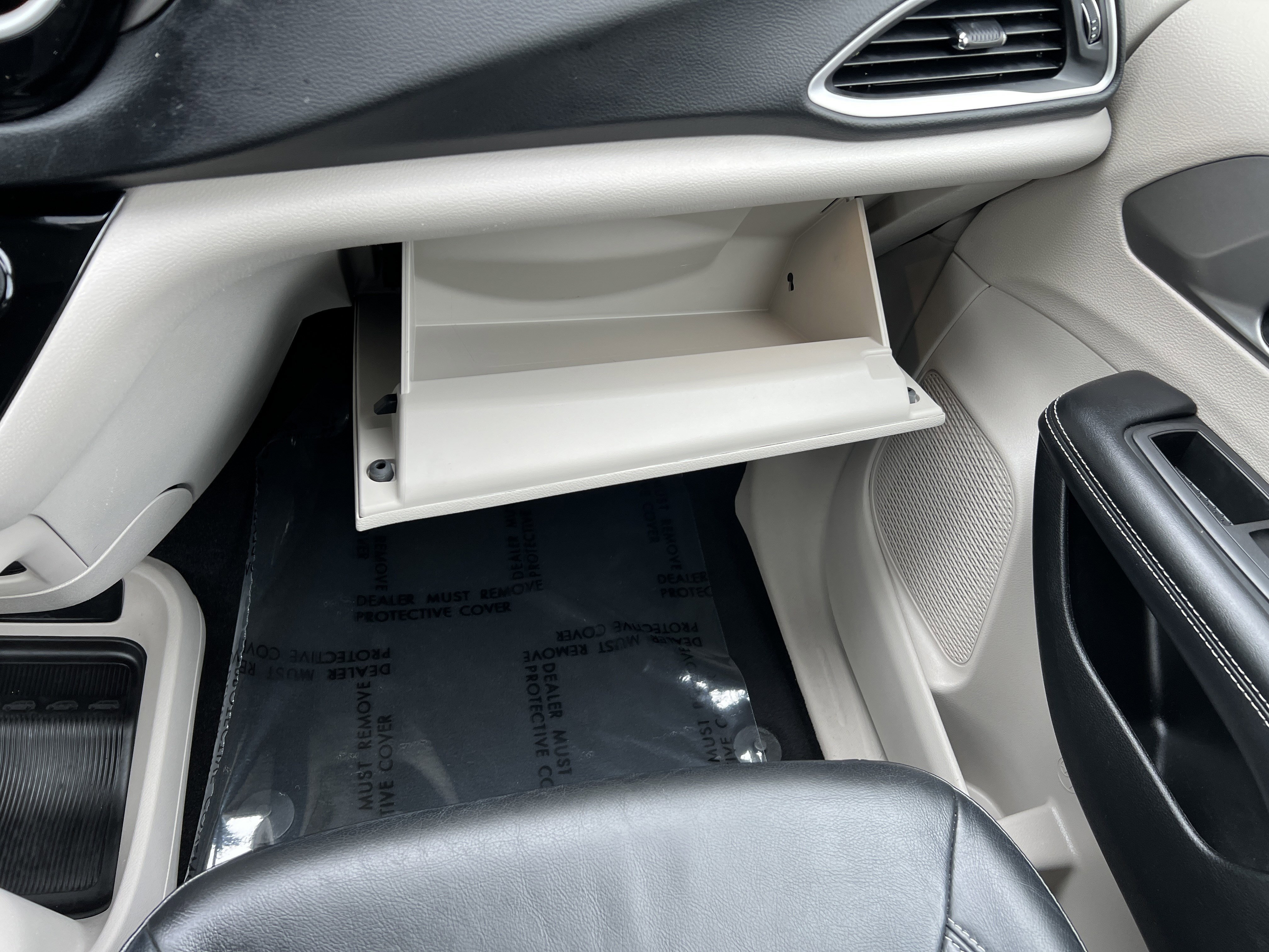 Used 2022 Chrysler Pacifica Touring-L FWD image 35