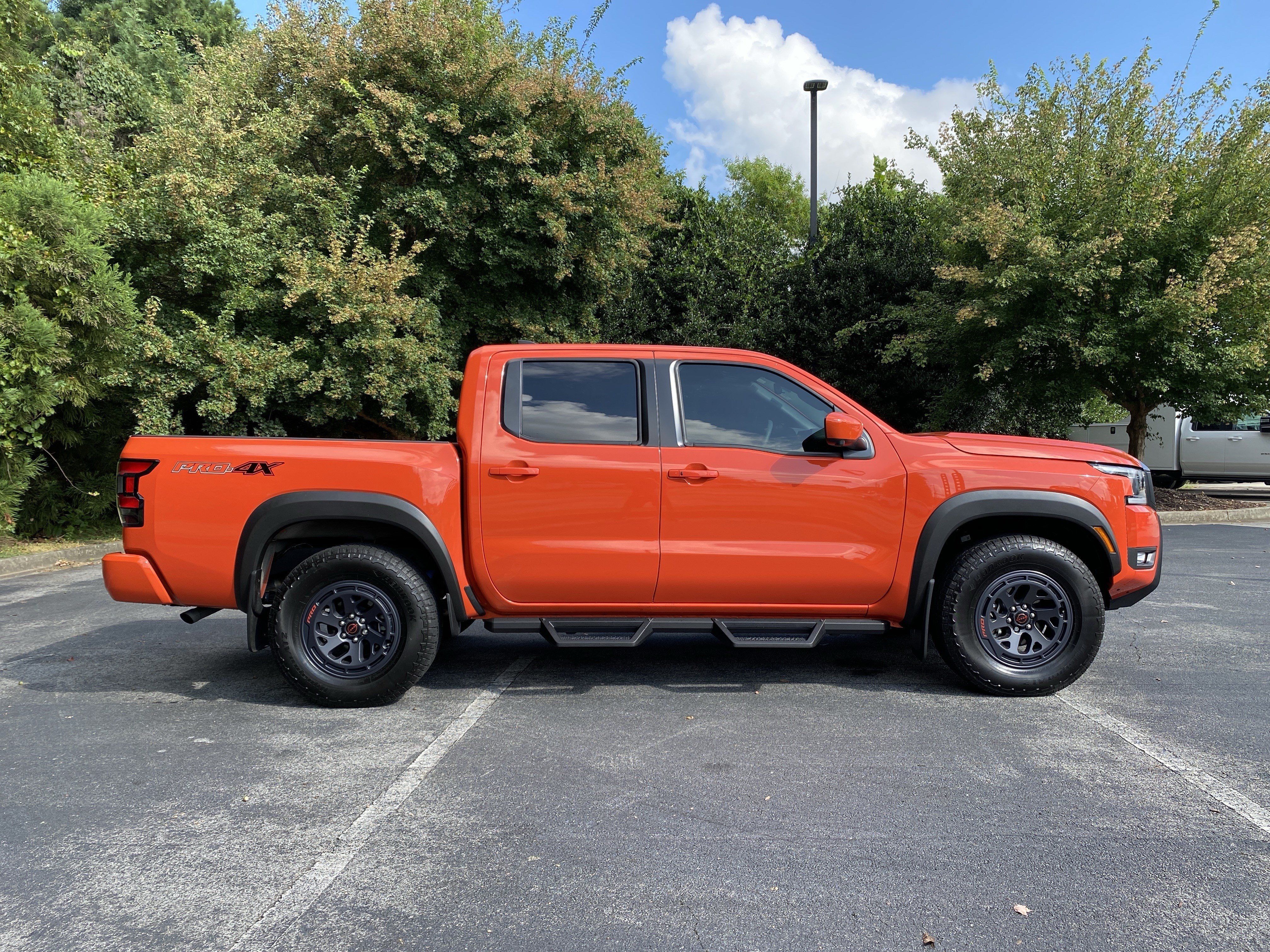Used 2025 Nissan Frontier PRO-4X w/ Pro Convenience Package AWD/4WD image 10