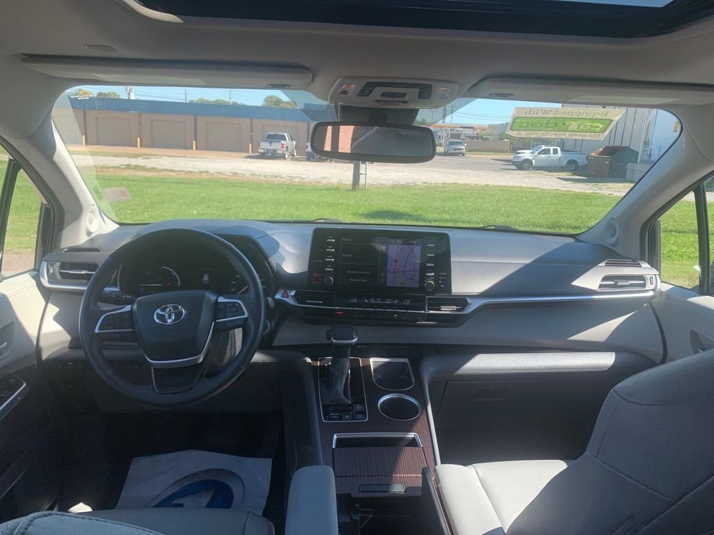 Used 2023 Toyota Sienna XLE image 27