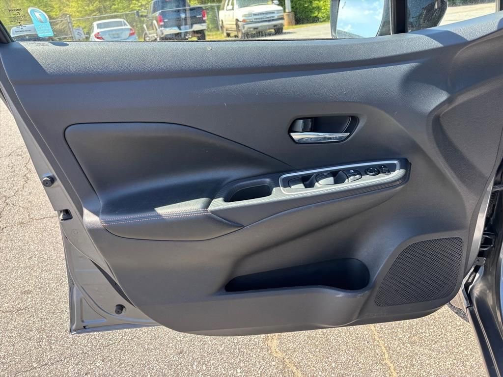 Used 2020 Nissan Versa SR FWD image 9