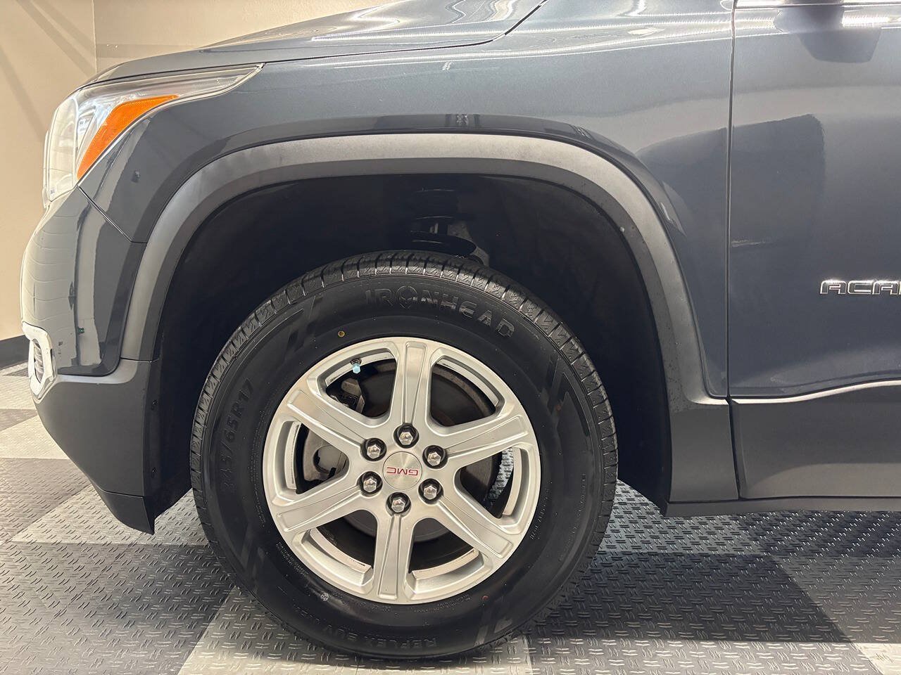 Used 2019 GMC Acadia SLE w/ LPO, Floor Liner Package FWD image 12