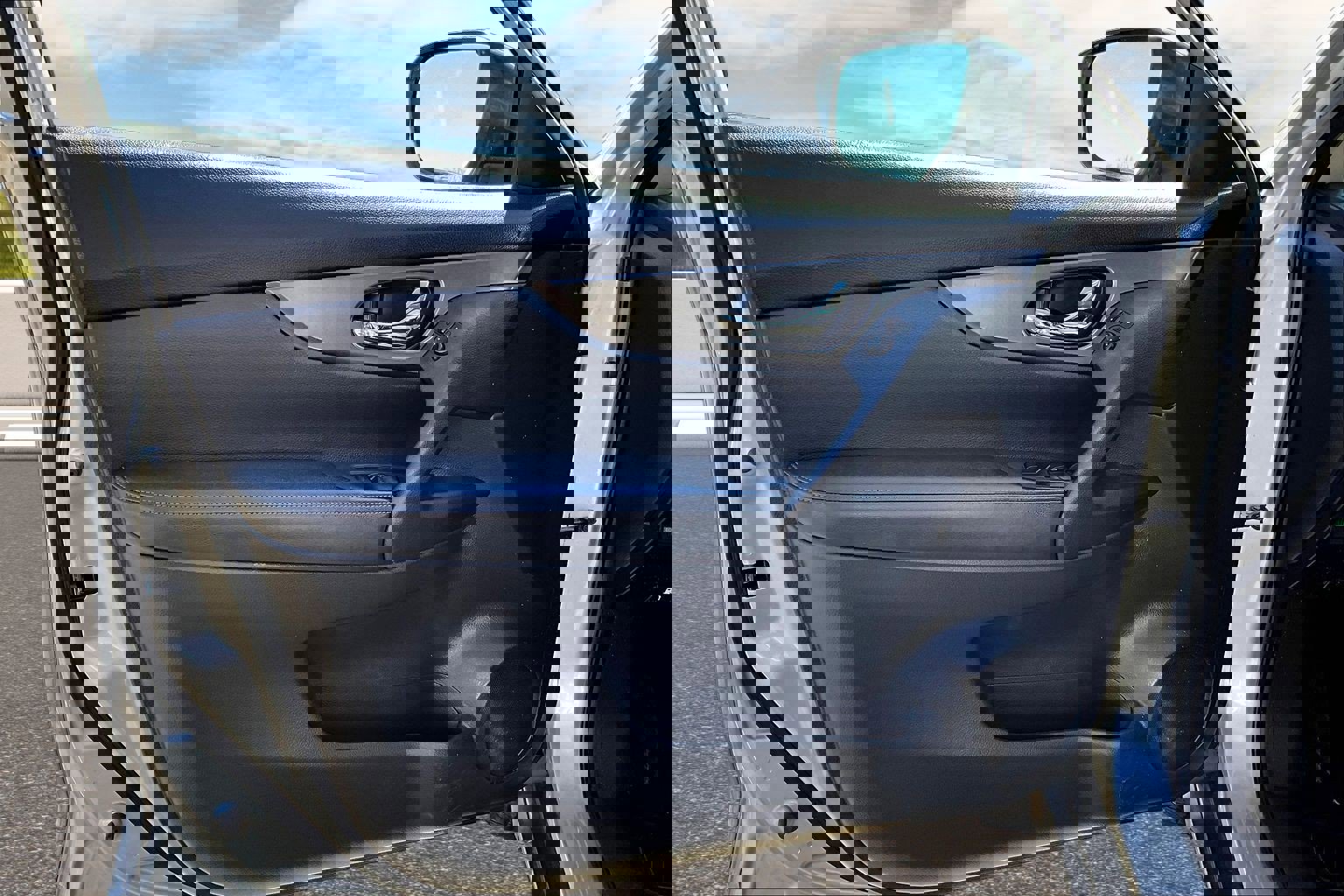 Used 2016 Nissan Rogue S image 12