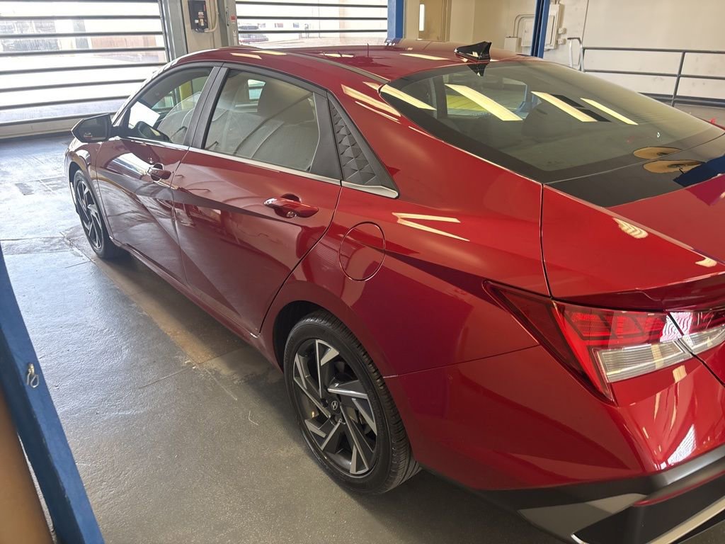 Used 2024 Hyundai Elantra SEL w/ Convenience Package image 6