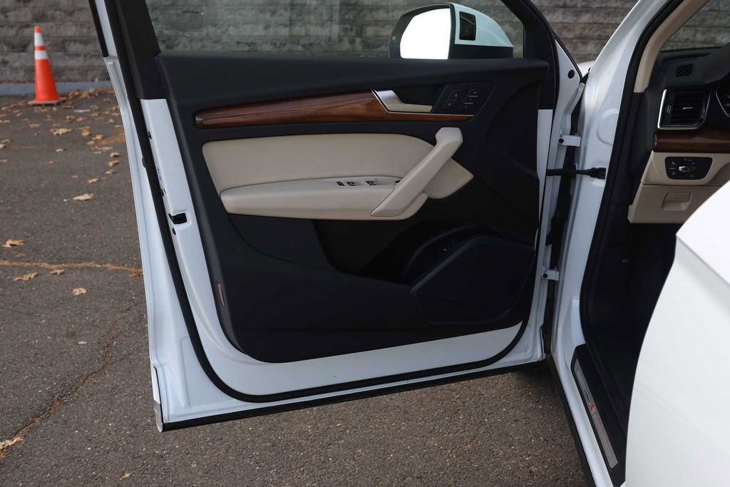 Used 2023 Audi Q5 2.0T Premium w/ Convenience Package image 22