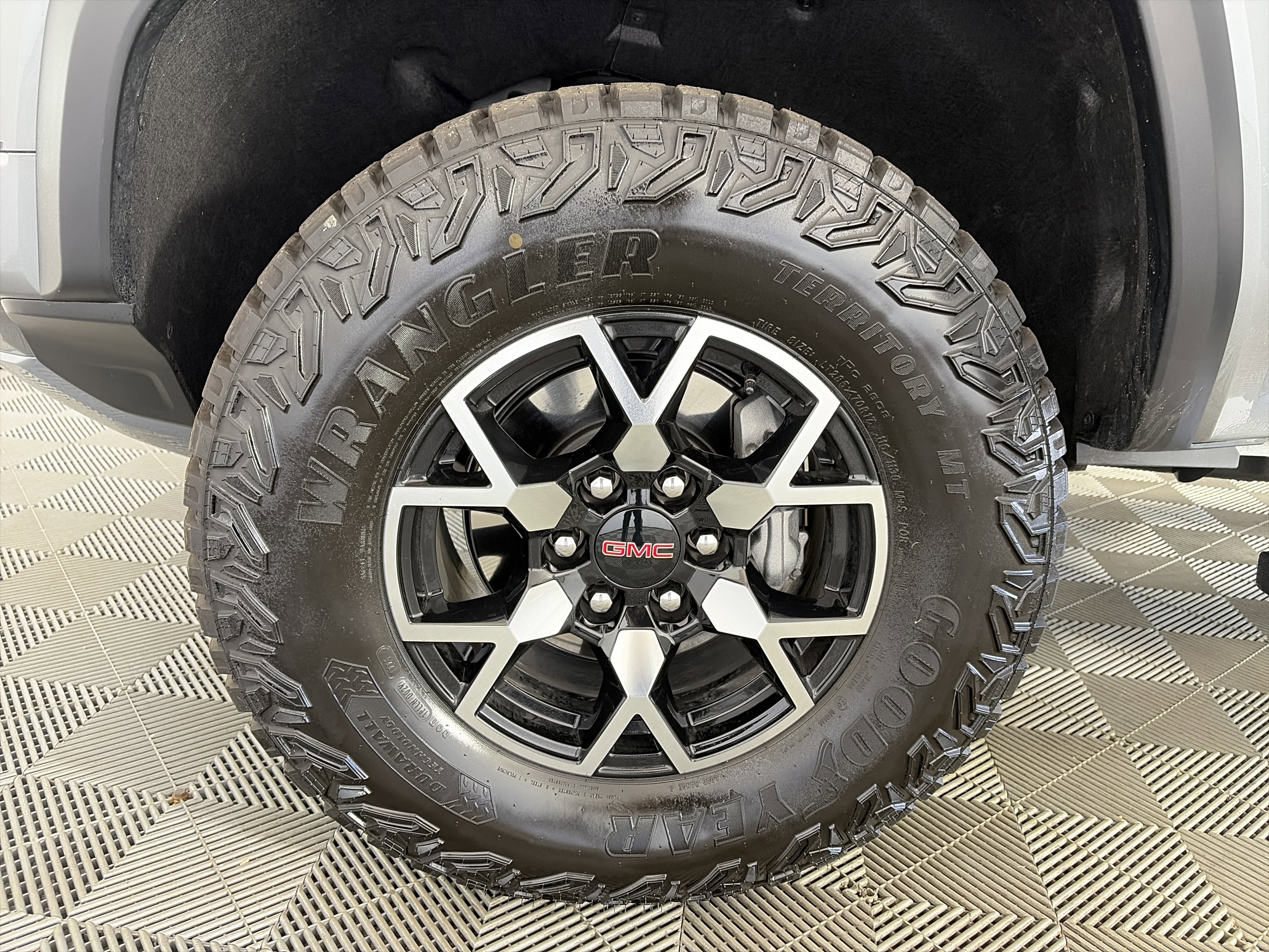 Certified 2025 GMC Canyon AT4 w/ AT4X Package AWD/4WD image 13