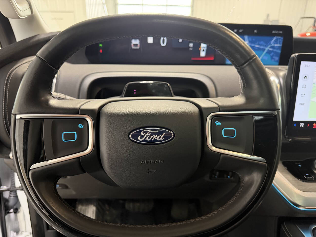 Used 2025 Ford Expedition Platinum AWD/4WD image 21