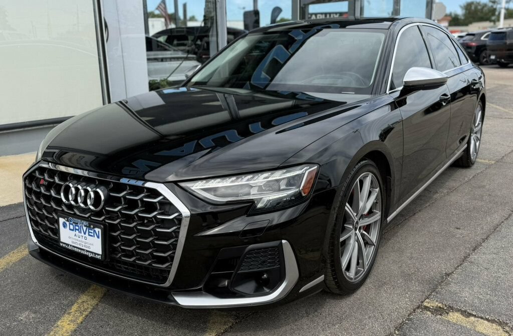 Used 2022 Audi S8 w/ S8 Comfort Plus Package AWD/4WD image 36