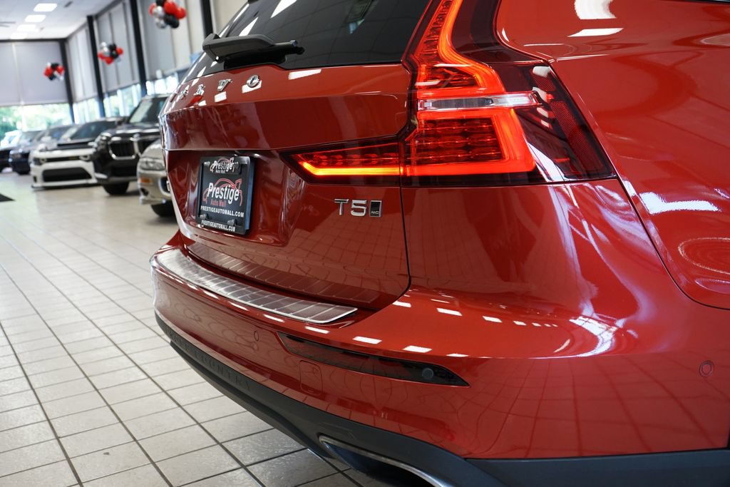 Used 2022 Volvo V60 T5 Cross Country AWD/4WD image 17