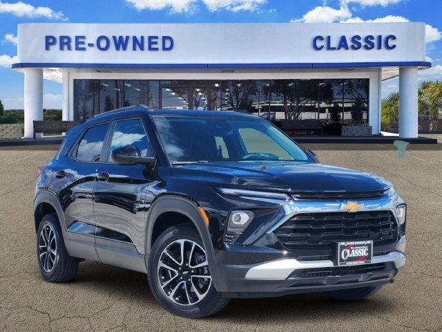 Used 2025 Chevrolet TrailBlazer LT AWD/4WD image 1