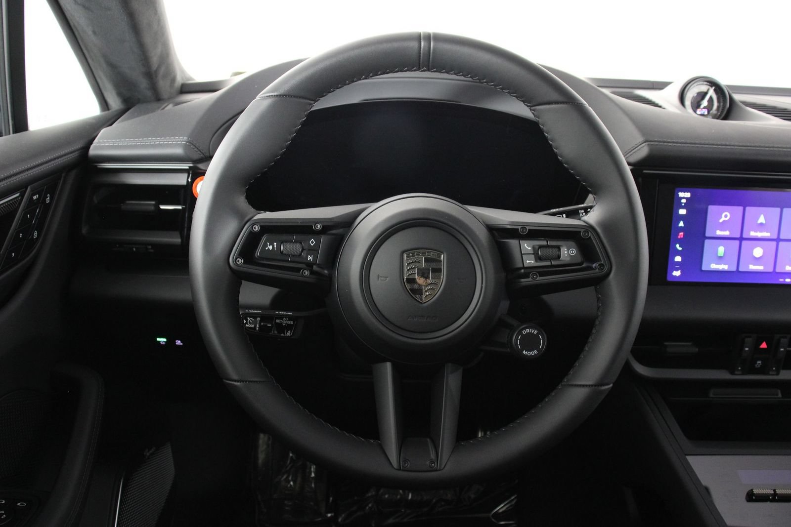 New 2025 Porsche Macan Turbo Electric AWD/4WD image 12
