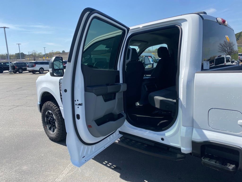 New 2026 Ford F250 XLT w/ XLT Premium Package image 29