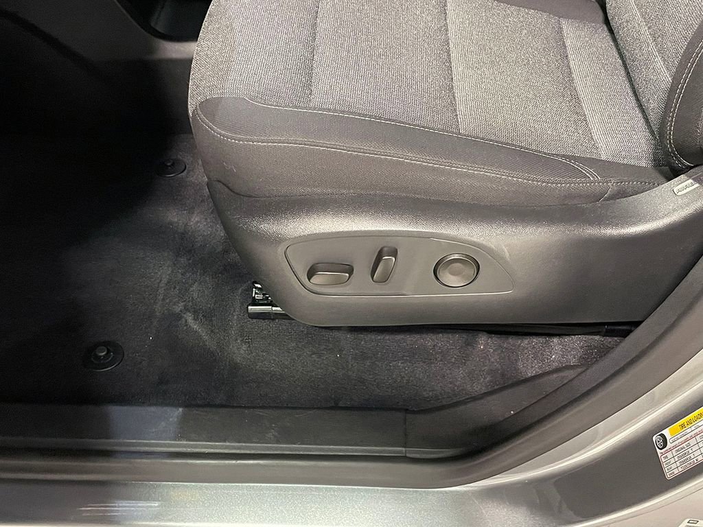 Used 2025 GMC Acadia Elevation image 21